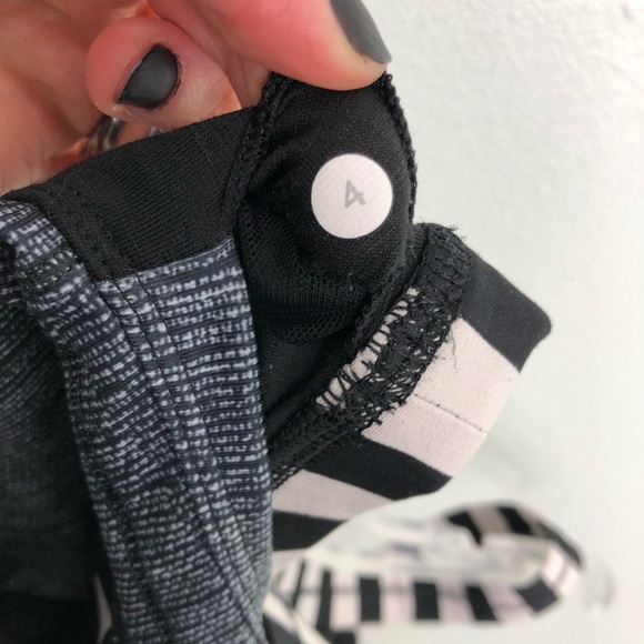 Lululemon Run Times Tank Luxtreme 4 Black Cream Stripe Drawstring Cinched Waist - Picture 10 of 13